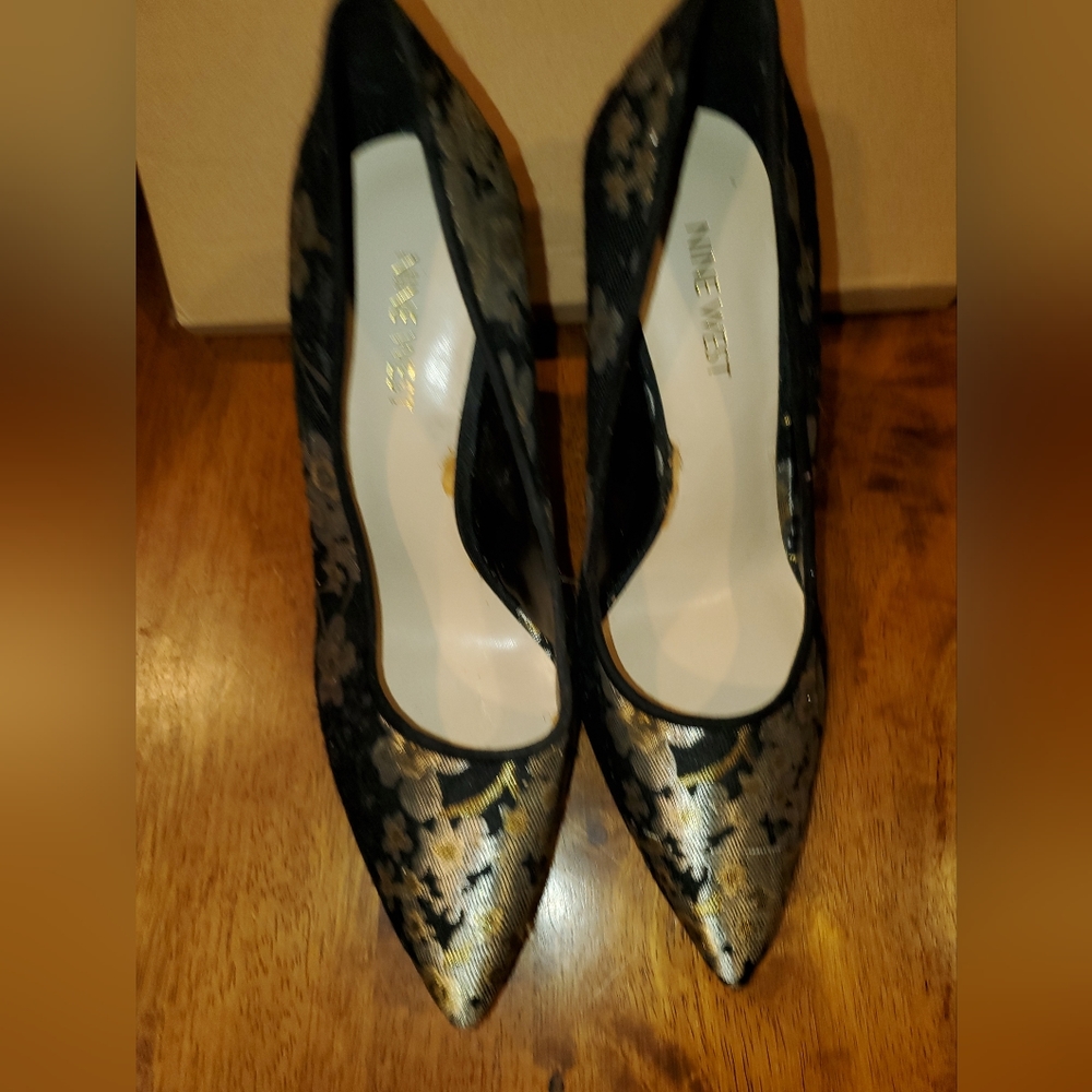 Lightly worn- Nine West heels with floral pattern of silver and gold